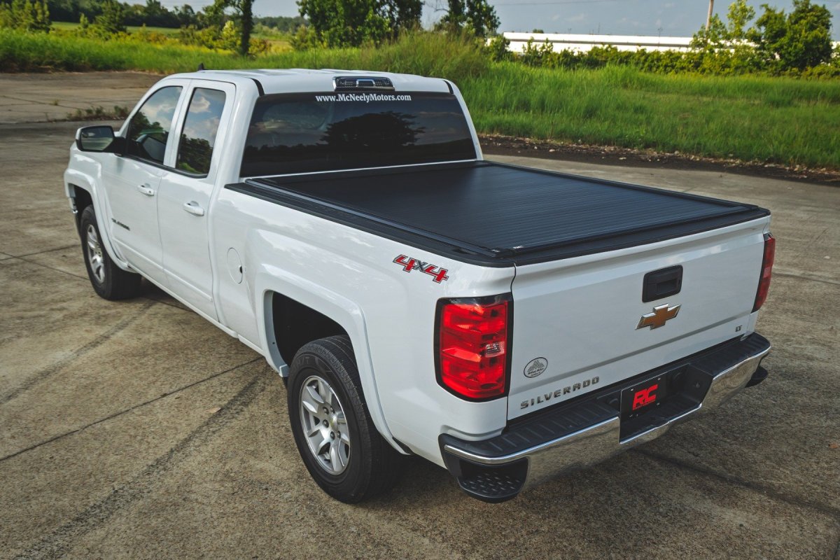 Chevrolet 3500HD Powered Bed Cover - Rough Country - Retractable - Matte Black - '14-'19